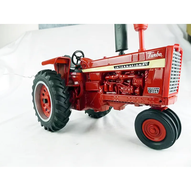 Farmall 1256 Diecast Tractor Model 4 Farmall 1256 Diecast Tractor Model - Image 4