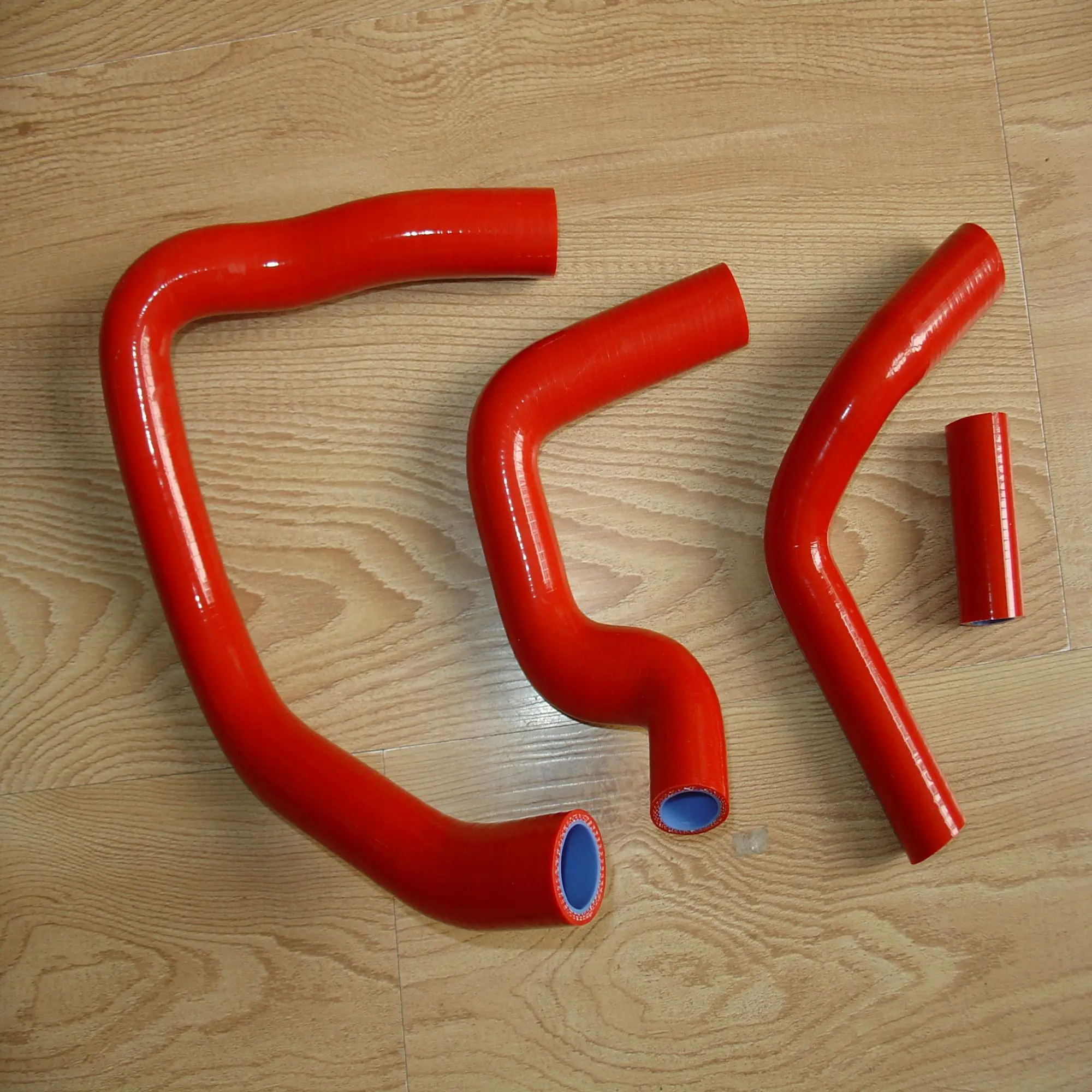 Red Silicone Radiator Hose for Kawasaki ZX10R 3 Red Silicone Radiator Hose for Kawasaki ZX10R - Image 3