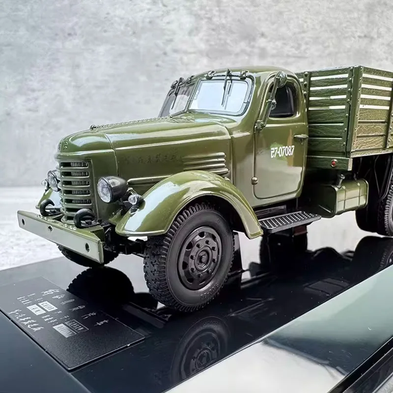 Vintage Jiefang CA10B Truck Model in 1:43 Scale 4 Vintage Jiefang CA10B Truck Model in 1:43 Scale - Image 4
