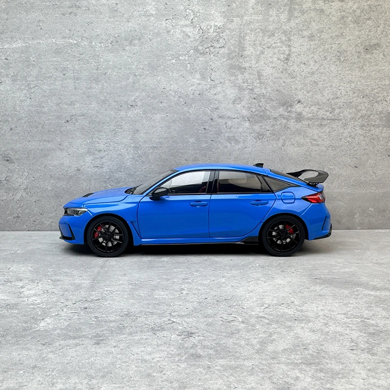 Pudi 1:18 Type R Alloy Car Model in Blue 4 Pudi 1:18 Type R Alloy Car Model in Blue - Image 4