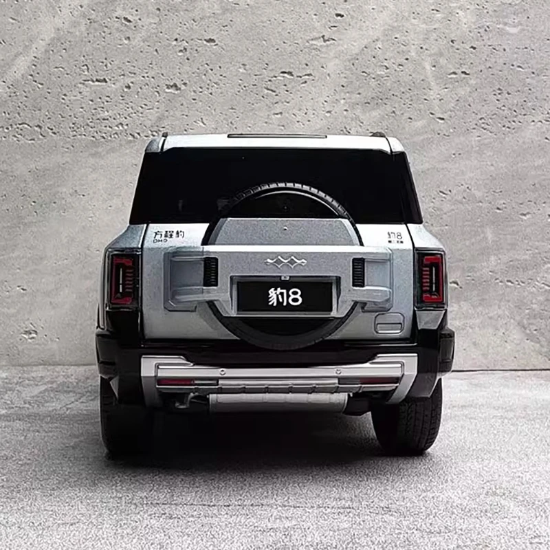 Sky Blue Leopard 8 SUV 1:18 Scale Model 3 Sky Blue Leopard 8 SUV 1:18 Scale Model - Image 3