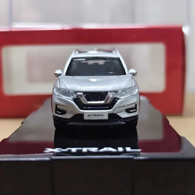 Realistic 1:64 Silver Nissan X-Trail Miniature Model 4 Realistic 1:64 Silver Nissan X-Trail Miniature Model - Image 4