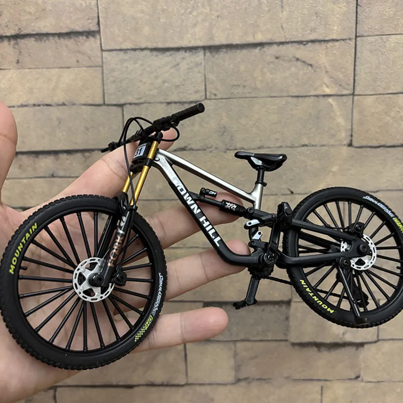 1:8 Scale Alloy Mountain Bike Model 8 1:8 Scale Alloy Mountain Bike Model - Image 8