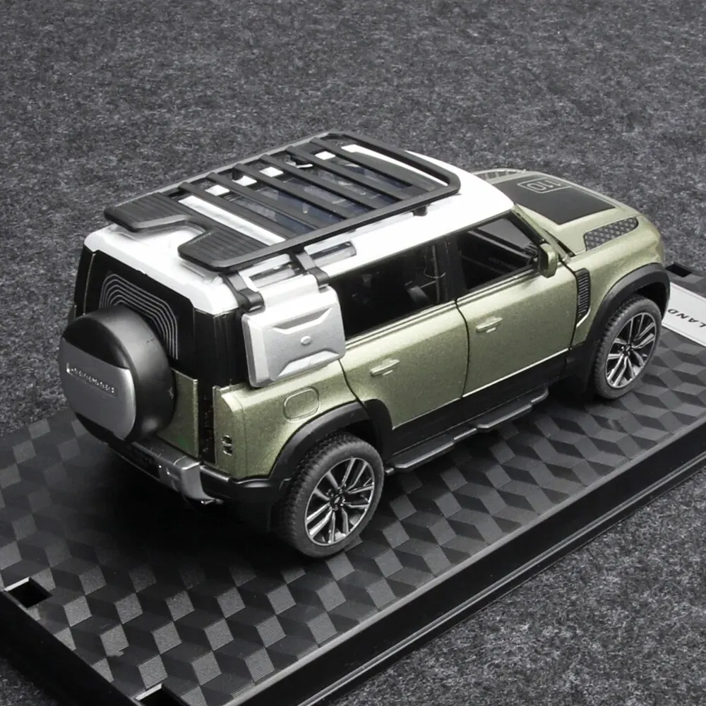 Green Land Rover Defender 110 Model 1/32 Scale 2 Green Land Rover Defender 110 Model 1/32 Scale - Image 2