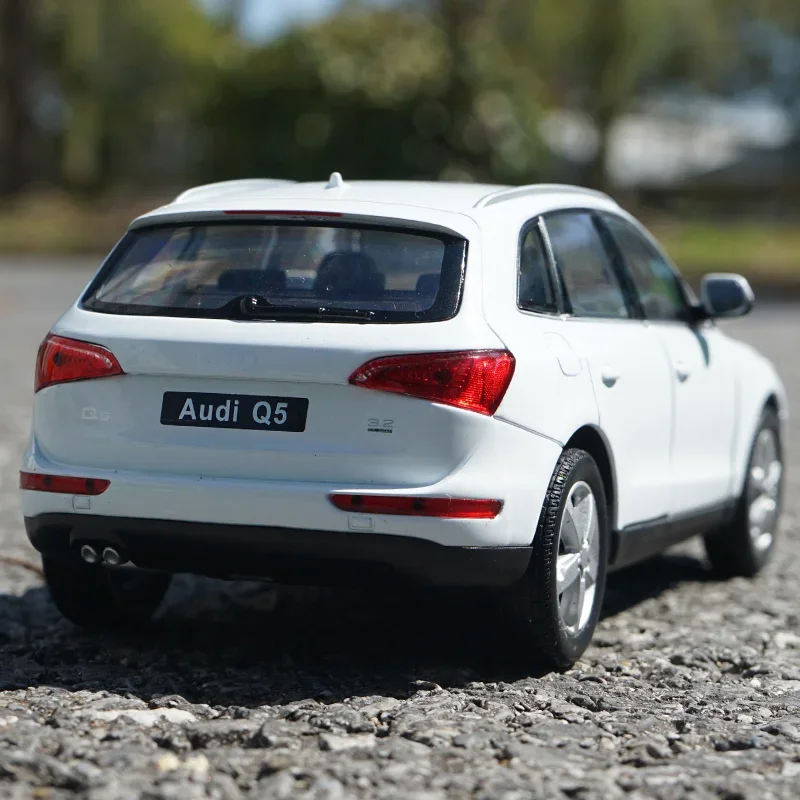 WELLY 1:24 Scale Q5 SUV Diecast Model 4 WELLY 1:24 Scale Q5 SUV Diecast Model - Image 4