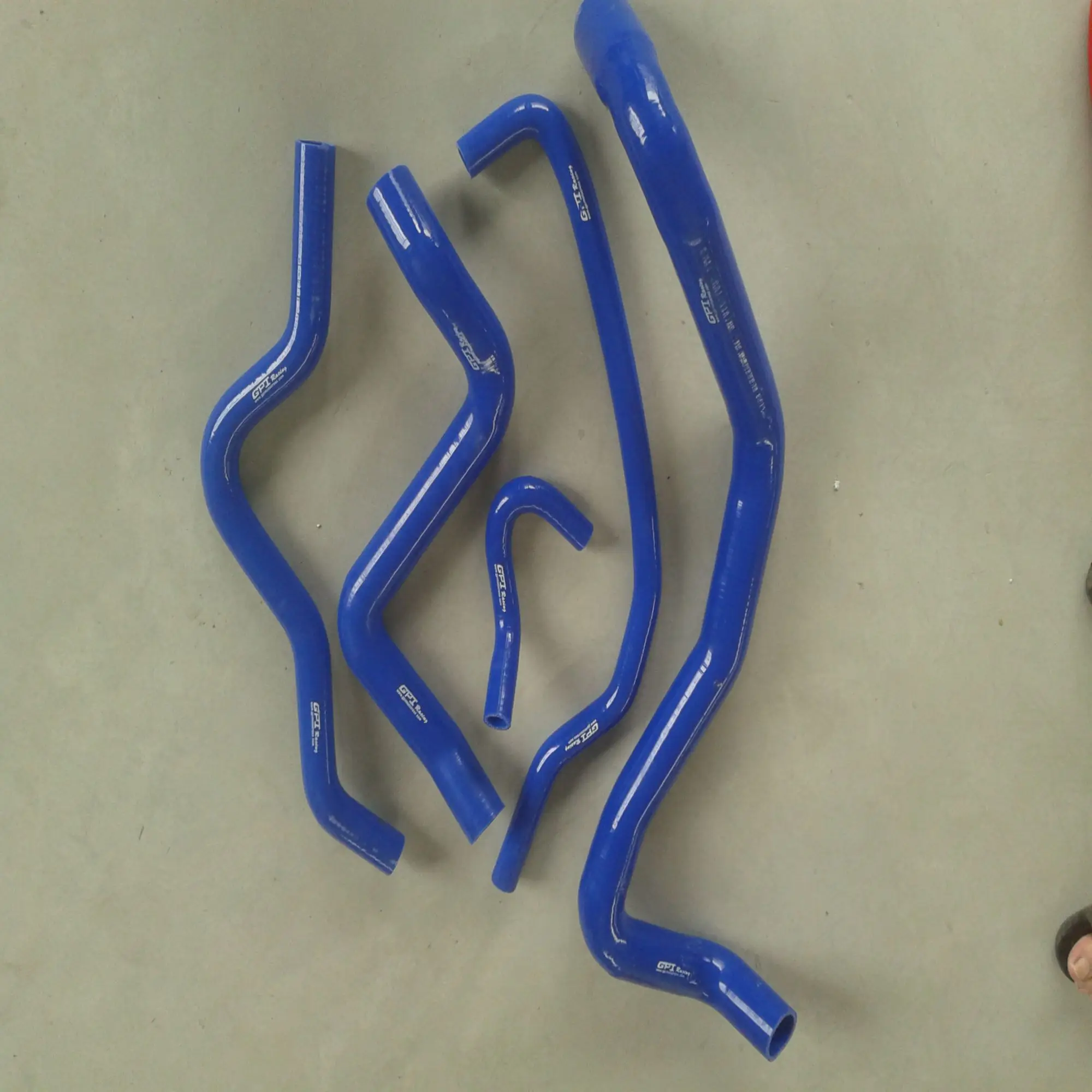 Red Silicone Radiator Hose for Ford Falcon V8 4 Red Silicone Radiator Hose for Ford Falcon V8 - Image 4