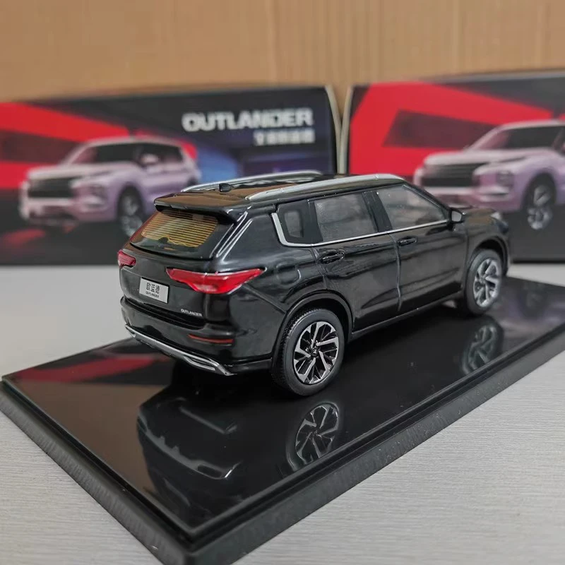 1:43 Mitsubishi Outlander SUV Model Reprlica 4 1:43 Mitsubishi Outlander SUV Model Reprlica - Image 4