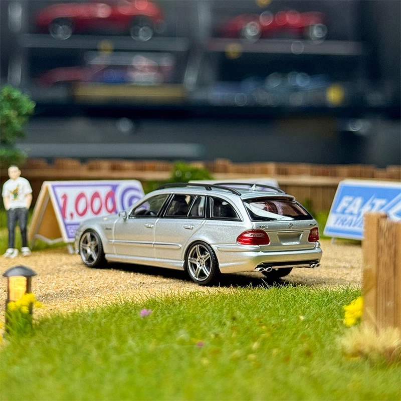 E63 W211 1:64 Scale Alloy Model Car 5 E63 W211 1:64 Scale Alloy Model Car - Image 5