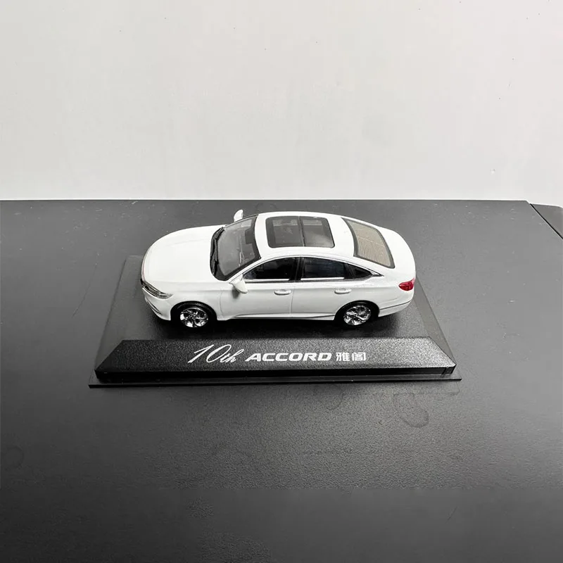 White Diecast Guangqi Accord Model 1:43 Scale 2 White Diecast Guangqi Accord Model 1:43 Scale - Image 2
