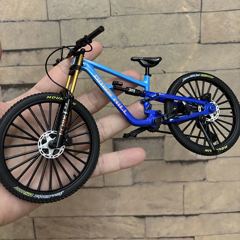 1:8 Scale Alloy Mountain Bike Model 3 1:8 Scale Alloy Mountain Bike Model - Image 3