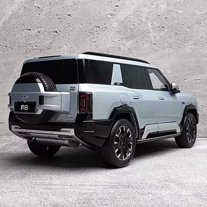 Sky Blue Leopard 8 SUV 1:18 Scale Model 4 Sky Blue Leopard 8 SUV 1:18 Scale Model - Image 4