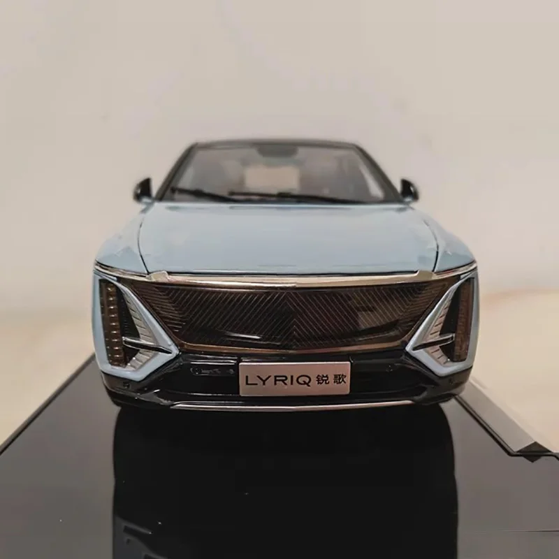 Sky Blue 1/18 Alloy SUV Model by LYRIQ 3 Sky Blue 1/18 Alloy SUV Model by LYRIQ - Image 3