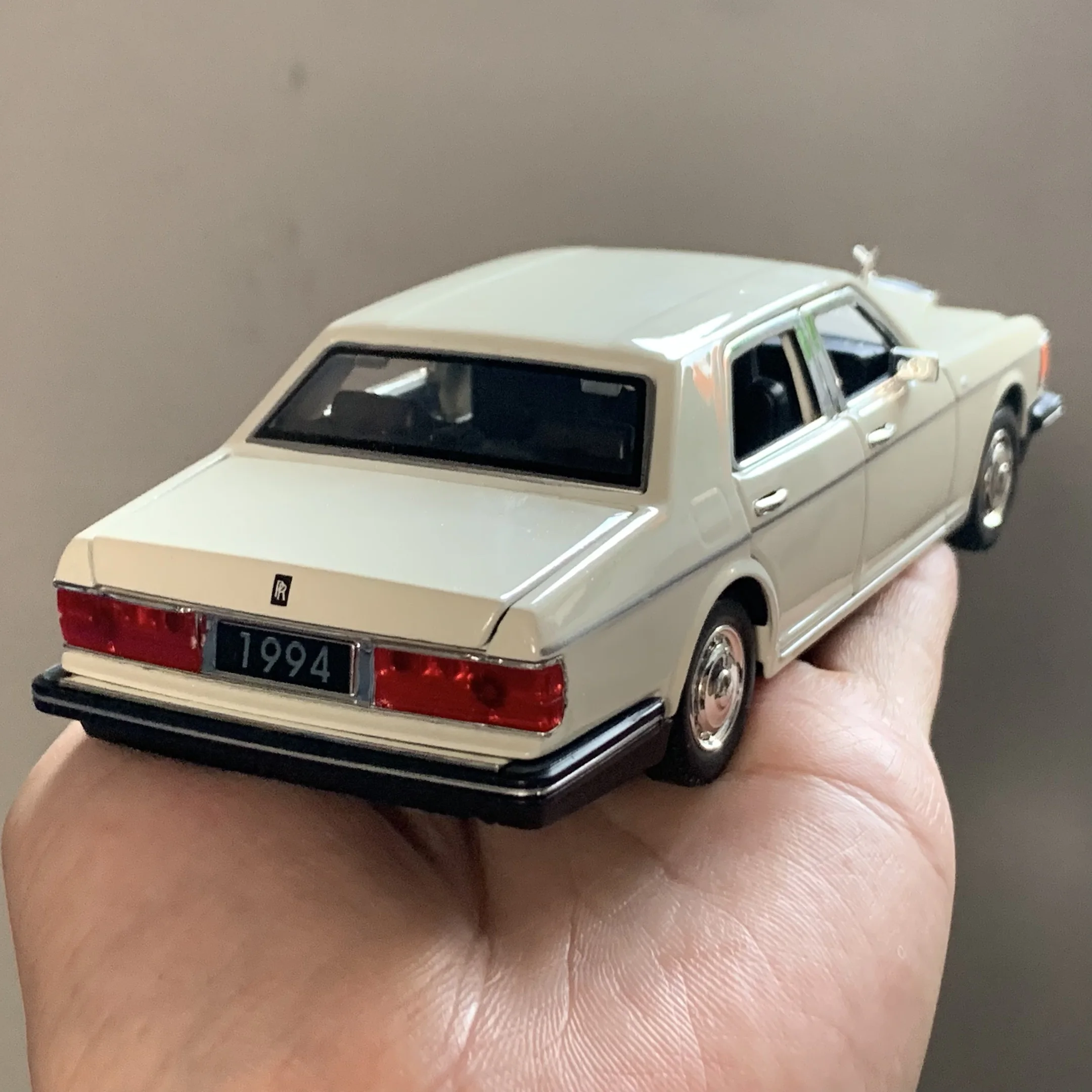 1:32 Scale Rolls Royce Silver Spur Model 6 1:32 Scale Rolls Royce Silver Spur Model - Image 6