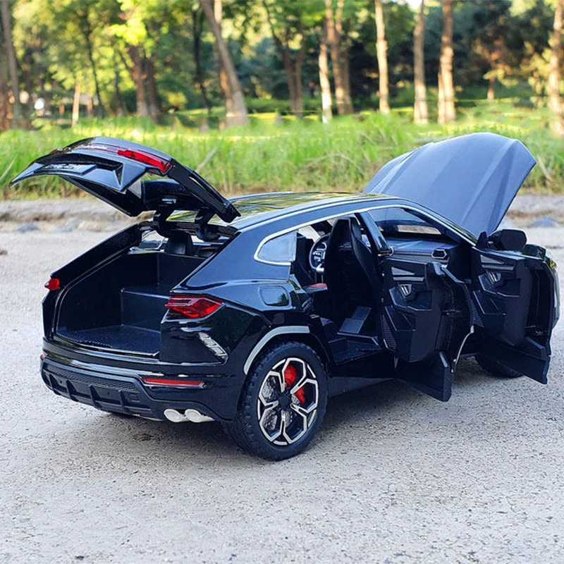 1:24 Lamborghini Urus Diecast Model Car 5 1:24 Lamborghini Urus Diecast Model Car - Image 5
