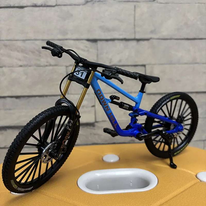 1:8 Scale Alloy Mountain Bike Model 6 1:8 Scale Alloy Mountain Bike Model - Image 6