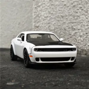 Dodge Challenger Hellcat SRT 1:24 Diecast Model