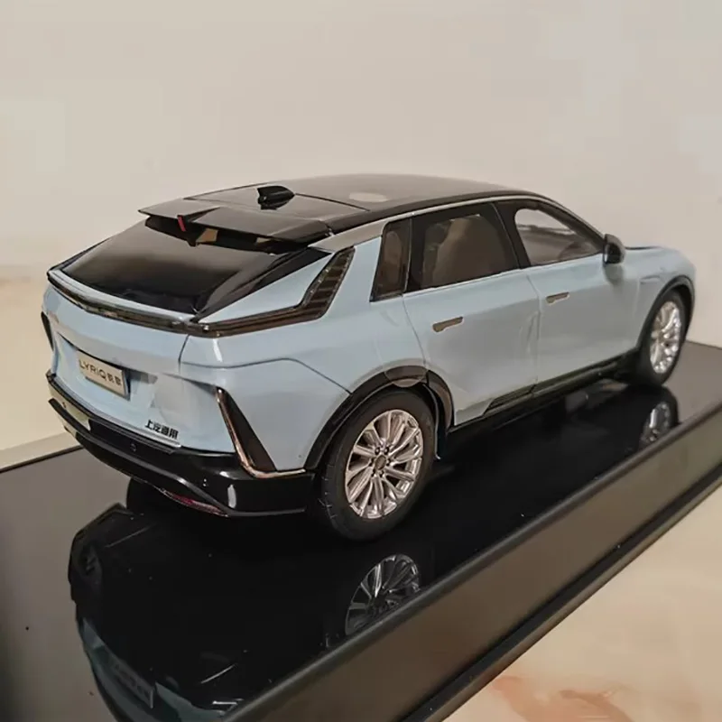 Sky Blue 1/18 Alloy SUV Model by LYRIQ 5 Sky Blue 1/18 Alloy SUV Model by LYRIQ - Image 5