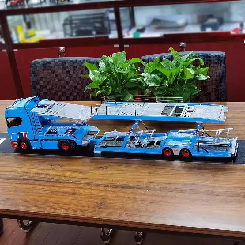 Blue Scania 730S V8 Model Truck 1:18 Scale 2 Blue Scania 730S V8 Model Truck 1:18 Scale - Image 2