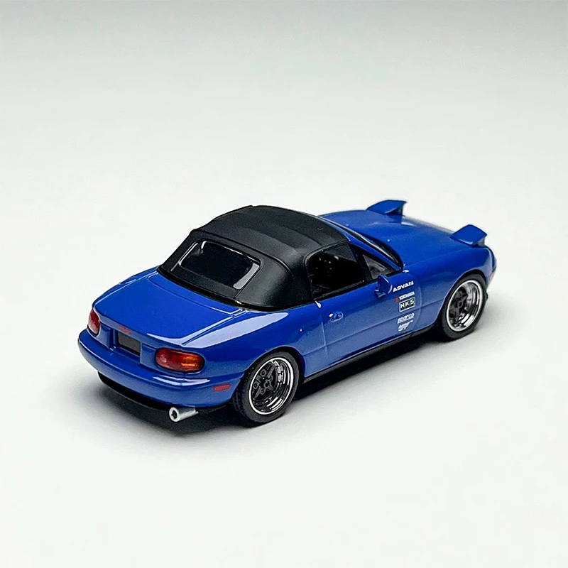 MiniGT Mazda MX5 NA 1:64 Diecast Model Blue 4 MiniGT Mazda MX5 NA 1:64 Diecast Model Blue - Image 4