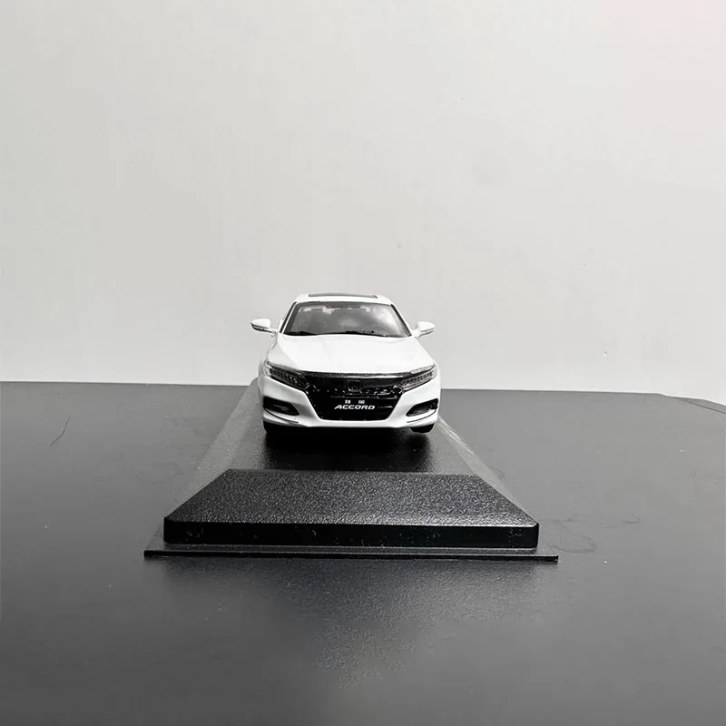 White Diecast Guangqi Accord Model 1:43 Scale 6 White Diecast Guangqi Accord Model 1:43 Scale - Image 6