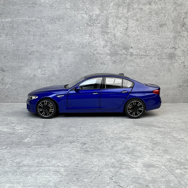 Blue BMW M5 F90 1:18 Die-Cast Model 3 Blue BMW M5 F90 1:18 Die-Cast Model - Image 3