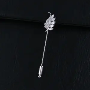 Elegant Feather Brooch in Light Grey Alloy 10 Sab1427d6a04a4f379b56072b59d6c824M
