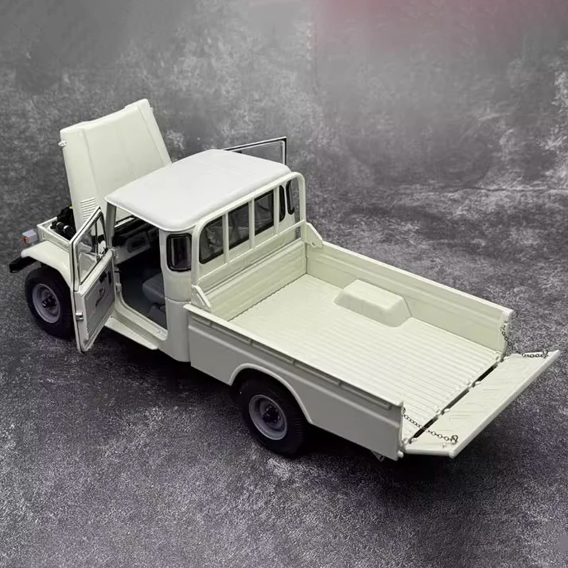 1:18 Scale KYOSHO LC40 Pickup Model 6 1:18 Scale KYOSHO LC40 Pickup Model - Image 6