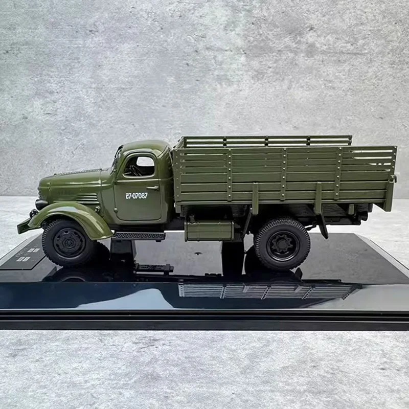 Vintage Jiefang CA10B Truck Model in 1:43 Scale 2 Vintage Jiefang CA10B Truck Model in 1:43 Scale - Image 2