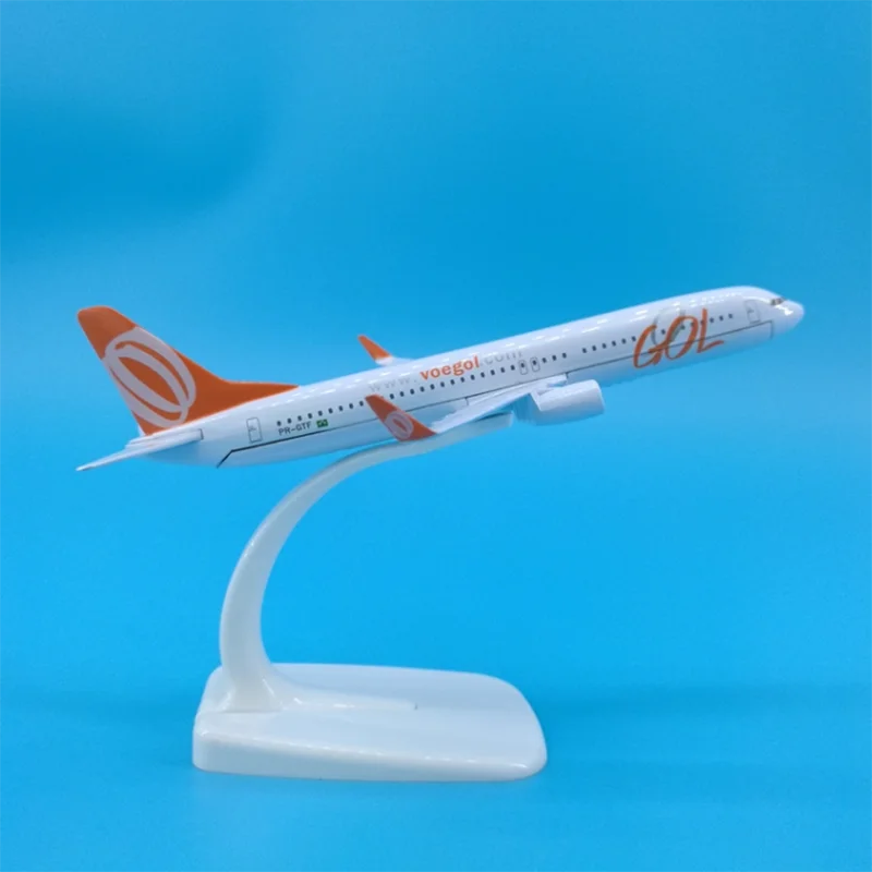GOL Airlines Boeing 737 Model 16cm Alloy Display 2 GOL Airlines Boeing 737 Model 16cm Alloy Display - Image 2