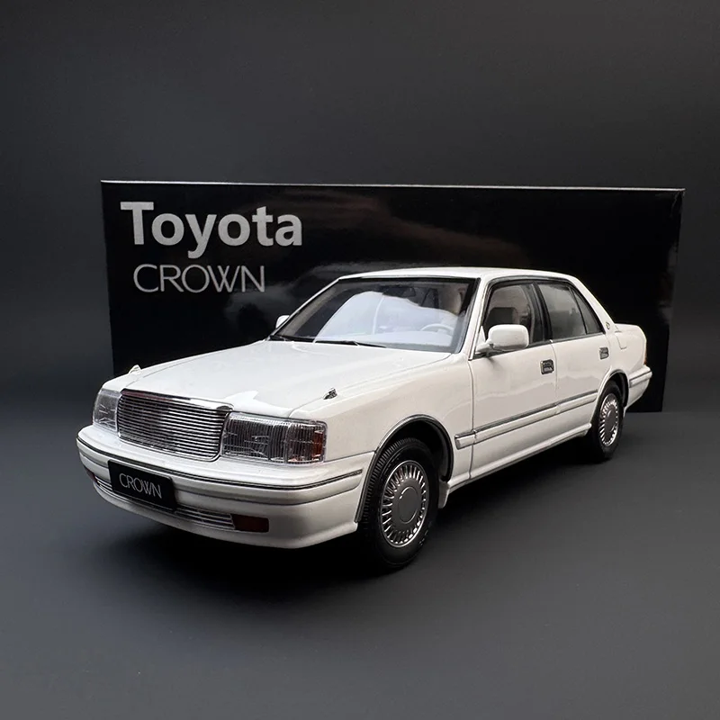 White Toyota Crown 155 Diecast Model 1:18 Scale 2 White Toyota Crown 155 Diecast Model 1:18 Scale - Image 2