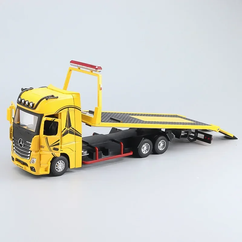 Yellow Mercedes-Benz Actros 1:24 Diecast Model 6 Yellow Mercedes-Benz Actros 1:24 Diecast Model - Image 6