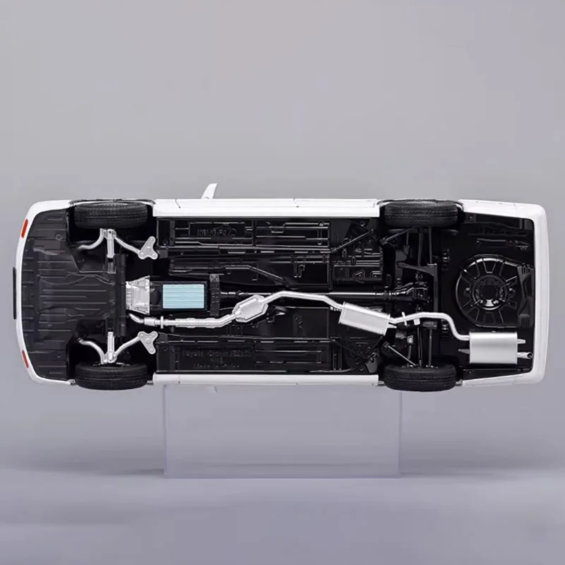 White Diecast Crown 155 Model Replica 5 White Diecast Crown 155 Model Replica - Image 5