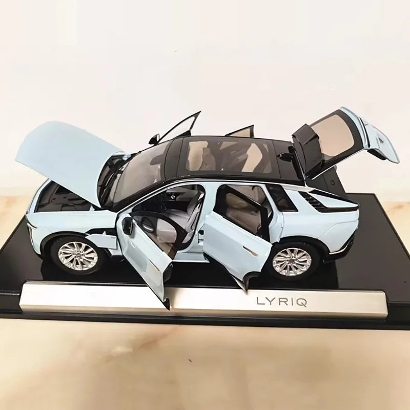 Sky Blue 1/18 Alloy SUV Model by LYRIQ 6 Sky Blue 1/18 Alloy SUV Model by LYRIQ - Image 6