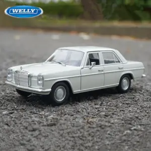 Mercedes-Benz 220 1:24 Scale Diecast Model