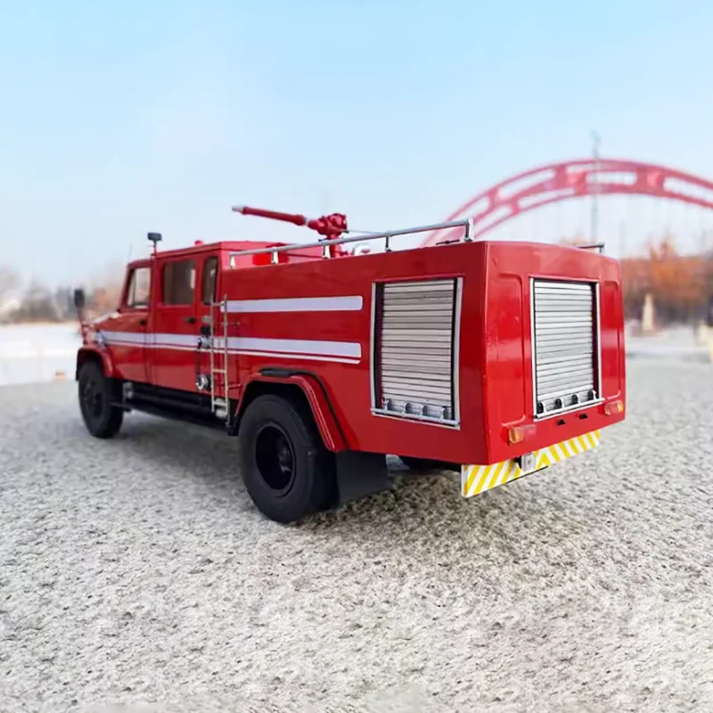 Jiefang CA142 Fire Engine Model 1:24 Scale 6 Jiefang CA142 Fire Engine Model 1:24 Scale - Image 6