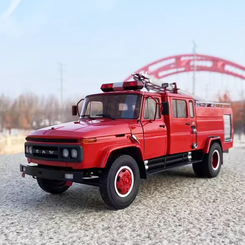 Jiefang CA142 Fire Engine Model 1:24 Scale 3 Jiefang CA142 Fire Engine Model 1:24 Scale - Image 3