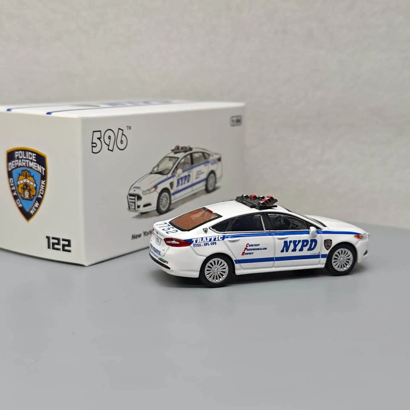 NYPD Mondeo TL Diecast Model 1:64 Scale 1 NYPD Mondeo TL Diecast Model 1:64 Scale