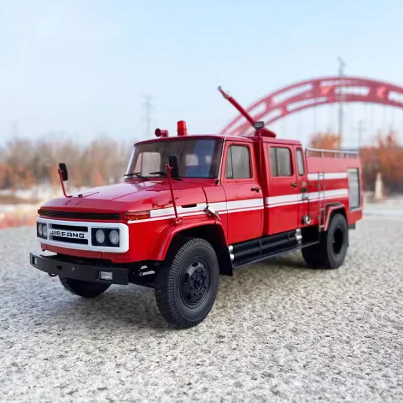 Jiefang CA142 Fire Engine Model 1:24 Scale 4 Jiefang CA142 Fire Engine Model 1:24 Scale - Image 4