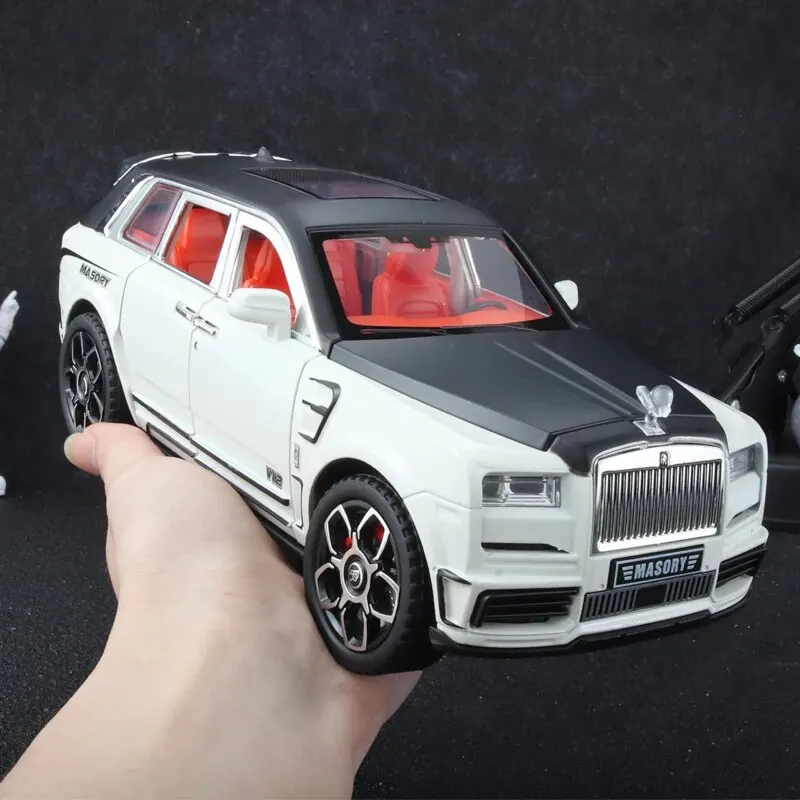 1:24 Scale Luxury SUV Diecast Model 3 1:24 Scale Luxury SUV Diecast Model - Image 3