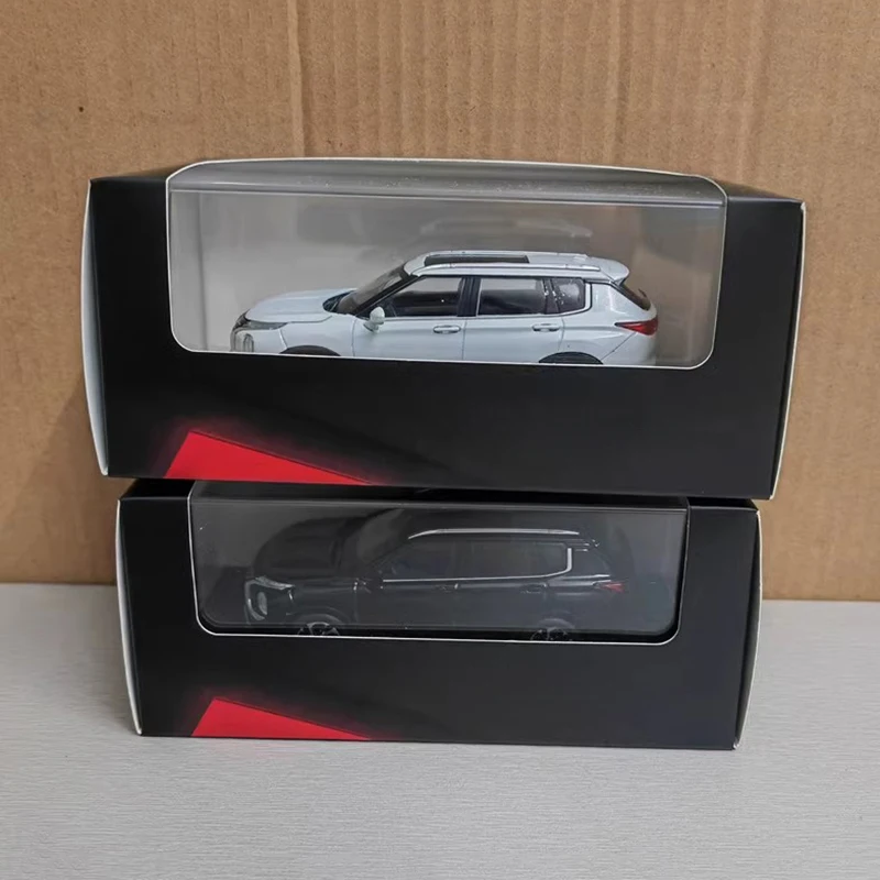 1:43 Mitsubishi Outlander SUV Model Reprlica 6 1:43 Mitsubishi Outlander SUV Model Reprlica - Image 6