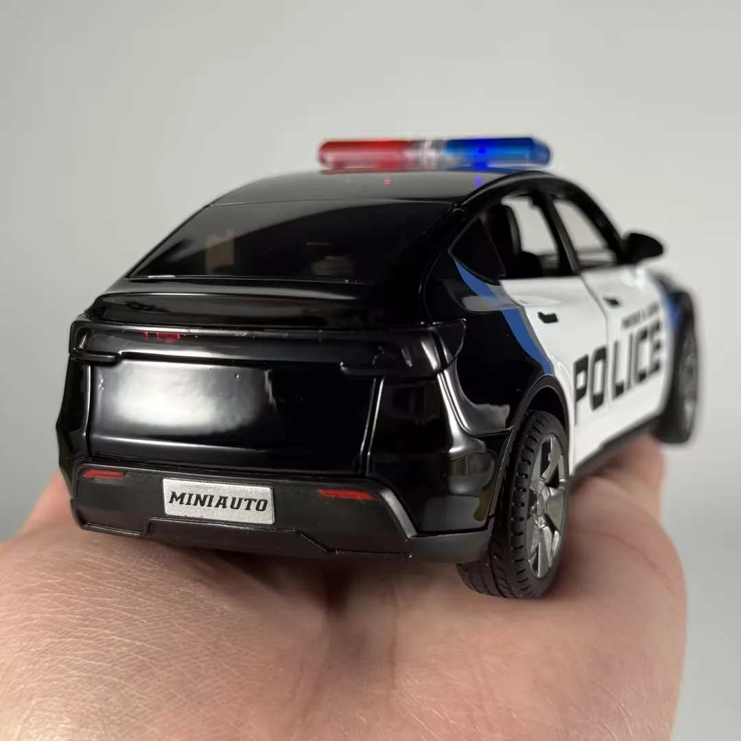 Maisto 1:32 Police Model Car Collection 3 Maisto 1:32 Police Model Car Collection - Image 3