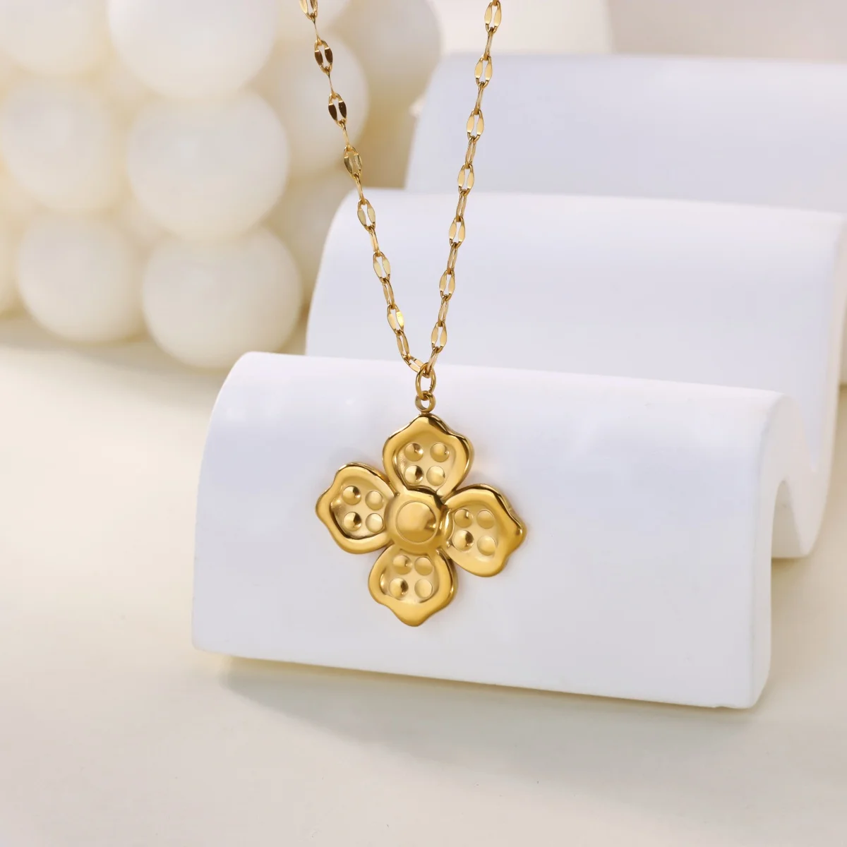 Elegant Gold Stainless Steel Women’s Necklace with Clover 2 Elegant Gold Stainless Steel Women’s Necklace with Clover - Image 2