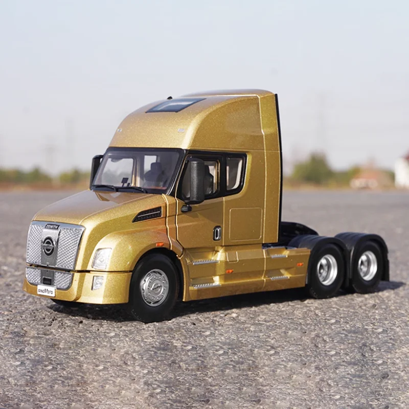 Gold Diecast Tractor Truck Model 1:24 Scale 2 Gold Diecast Tractor Truck Model 1:24 Scale - Image 2