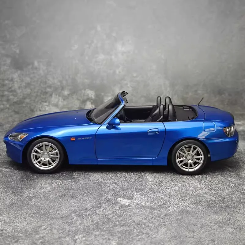 Blue Honda S2000 1:18 Scale Model Car 4 Blue Honda S2000 1:18 Scale Model Car - Image 4
