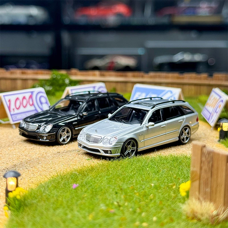 E63 W211 1:64 Scale Alloy Model Car 6 E63 W211 1:64 Scale Alloy Model Car - Image 6