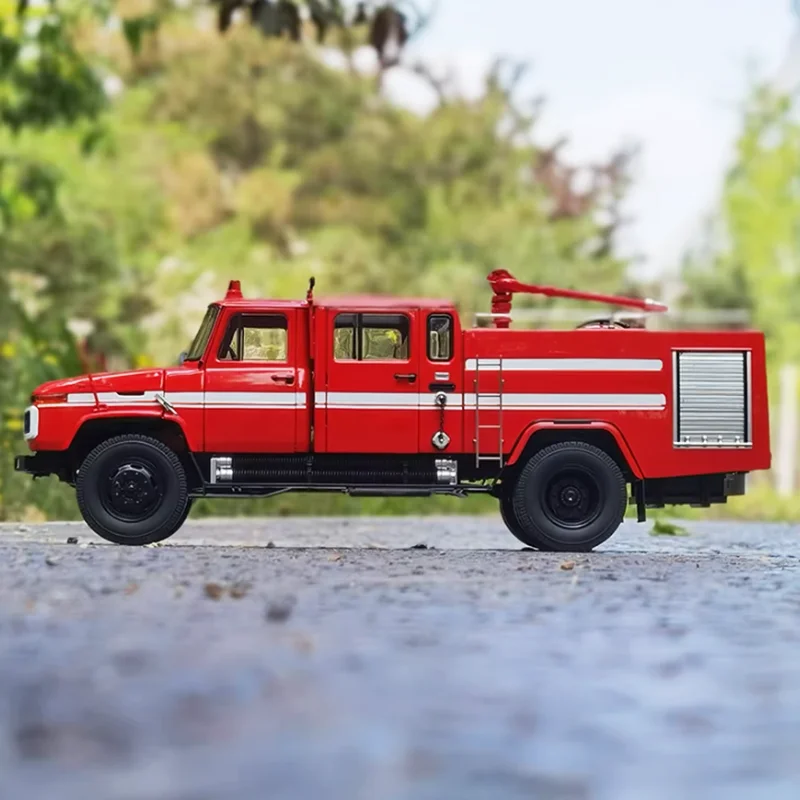 Jiefang CA142 Fire Engine Model 1:24 Scale 5 Jiefang CA142 Fire Engine Model 1:24 Scale - Image 5