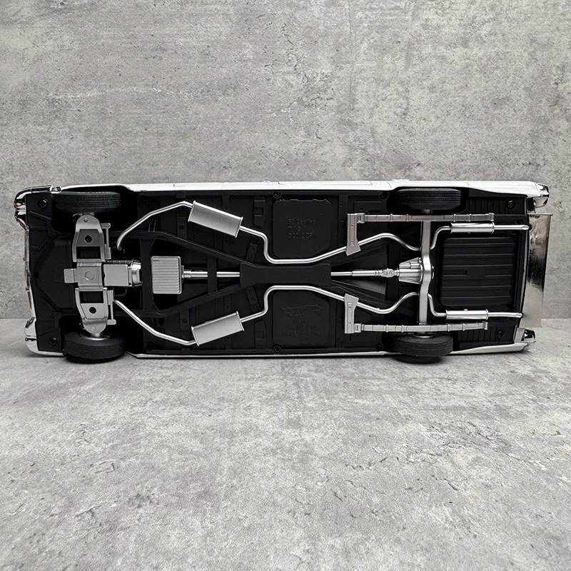 Ghostbusters 1:18 Scale Diecast Car Model 5 Ghostbusters 1:18 Scale Diecast Car Model - Image 5