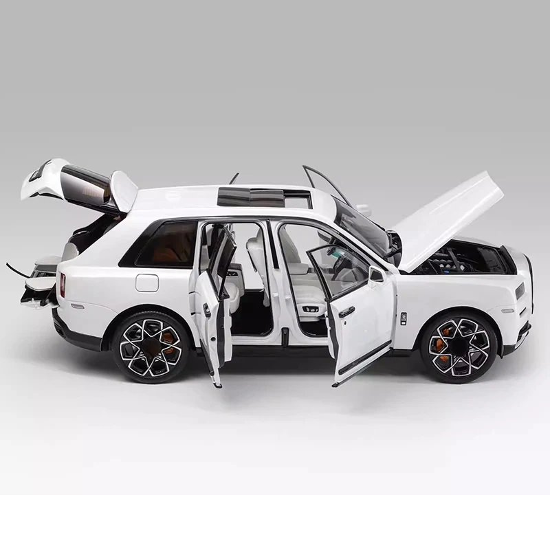 1:18 Scale Luxury SUV Metal Model in Purple or White 6 1:18 Scale Luxury SUV Metal Model in Purple or White - Image 6