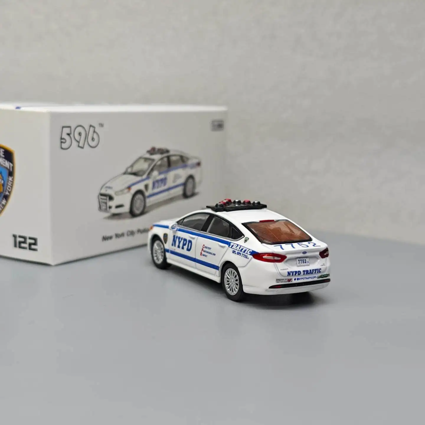 NYPD Mondeo TL Diecast Model 1:64 Scale 3 NYPD Mondeo TL Diecast Model 1:64 Scale - Image 3