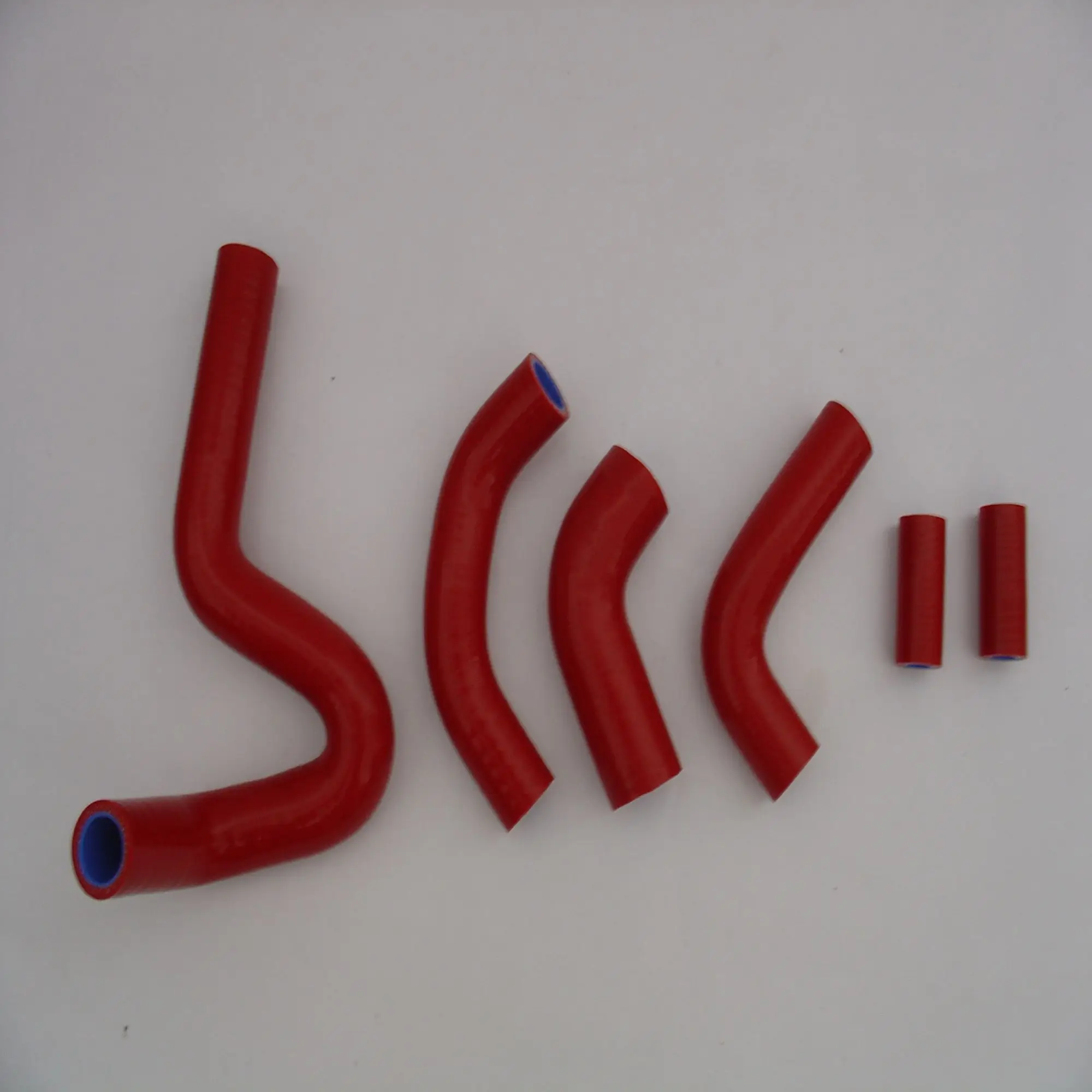 Red Silicone Radiator Hose for High-Performance Engines 4 Red Silicone Radiator Hose for High-Performance Engines - Image 4